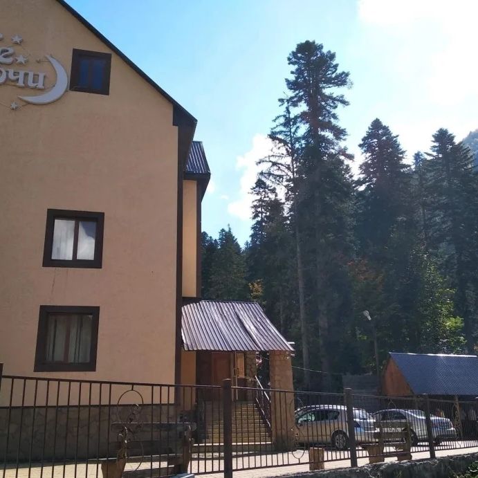 Гостиницы 1-2*, Гостиницы 3*