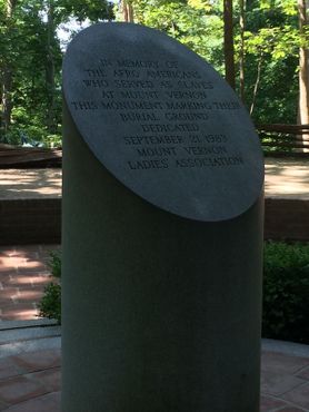 Памятник на кладбище рабов