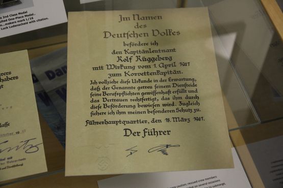 Подписанный Гитлером документ, приказывающий нацистским субмаринам напасть на лодки с рудой, покидающие Ньюфаундленд