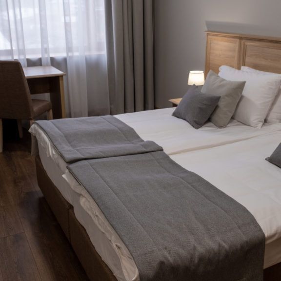 Гостиницы 1-2*, Гостиницы 3*