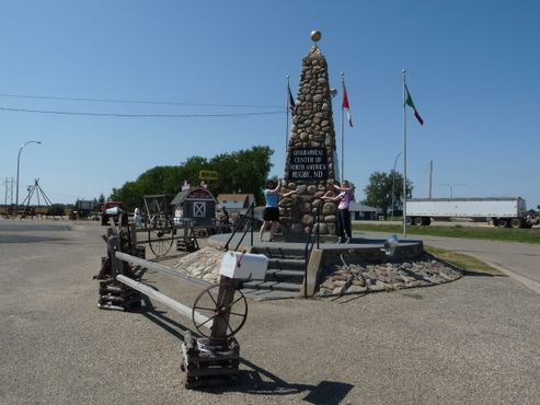 Каменный обелиск в Рагби, Северная Дакота