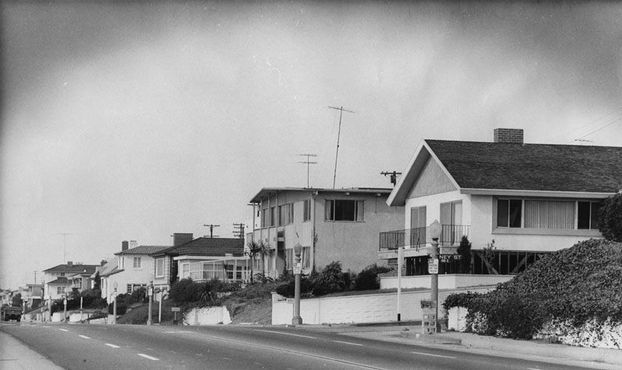 Архивная фотография домов вдоль Виста-дель-Мар