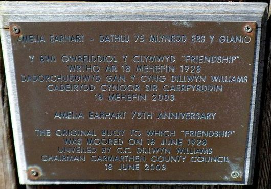 Табличка на буе, к которому привязали самолёт