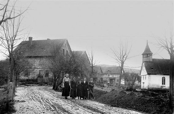 Деревня Нидер-Вербе в начале XX века. Та самая церковь видна справа