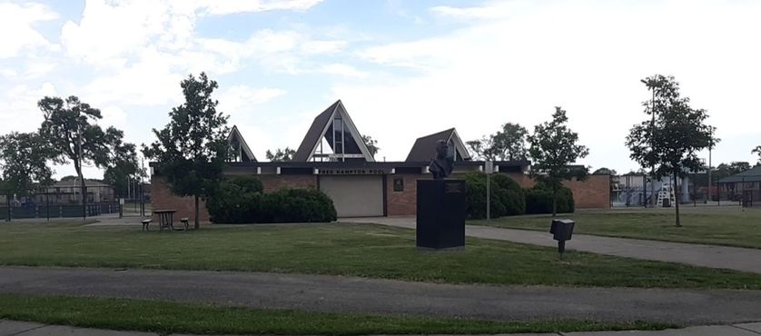 Семейный центр водных видов спорта имени Фреда Хэмптона