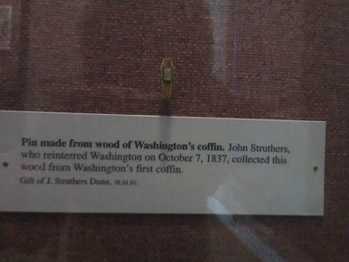 Значок, сделанный из первого гроба Джорджа Вашингтона