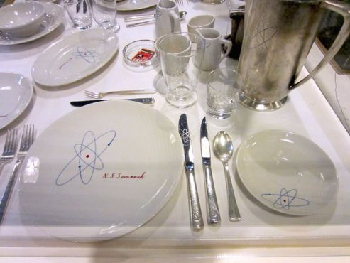 Посуда в атомной тематике