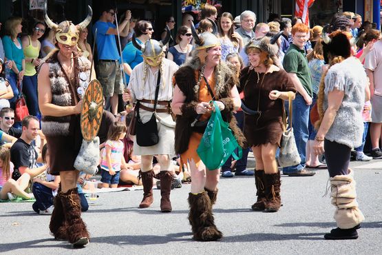 Парад на фестивале викингов