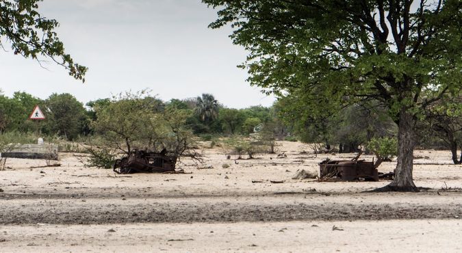 Обломки военной техники недалеко от Ондживы, Ангола
