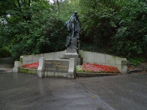 
Петршинский
парк, статуя Карела Гинека Махи