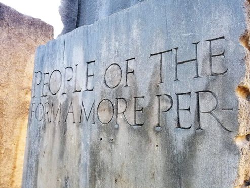 Руины в парке Холлидей