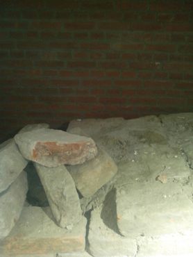 Каменная кладка в подвале магазина