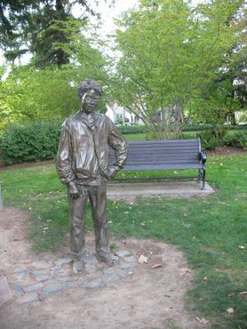 Статуя Генри Хаггинса в Грант-парке