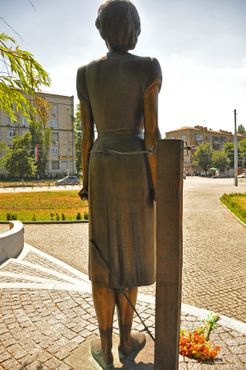 Статуя была установлена в 2009 году