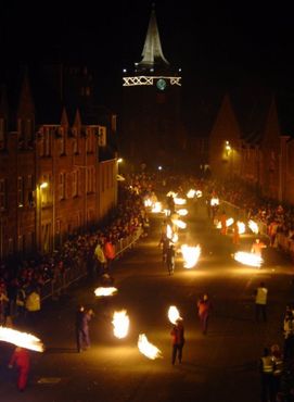 Церемония
огненных шаров в Стоунхейвене