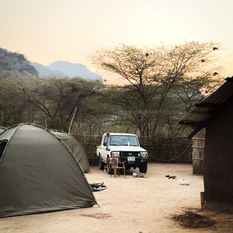 Отели 4*, Палатки