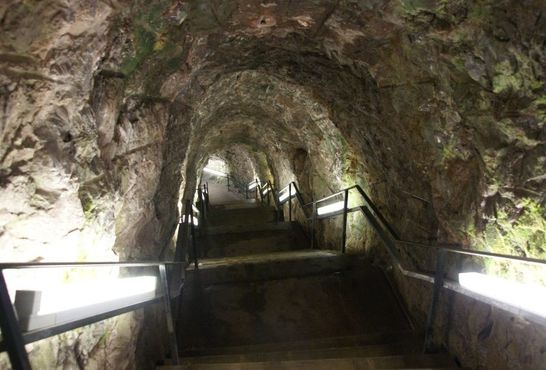 Туннель, ведущий в церковь