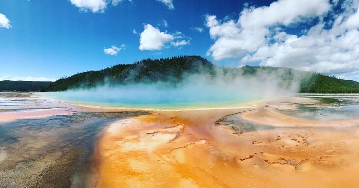 Большой призматический источник