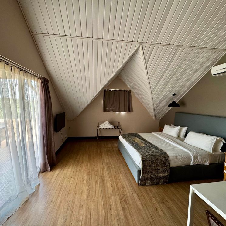 Отели 3*, Отели 4*, Бутик-отели, Бунгало, Коттеджи, Шале