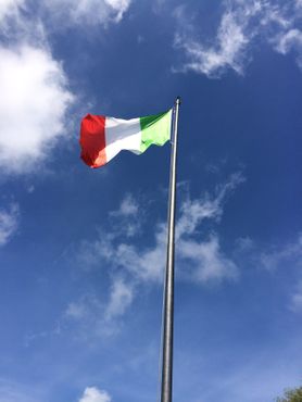 Флаг Италии на горе Сигиньола