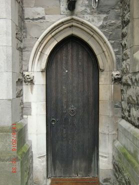 Дверь в храме