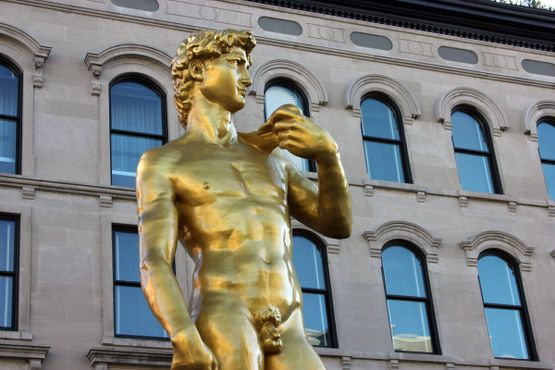Золотая статуя Давида