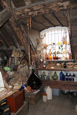 Аптекарский чердак