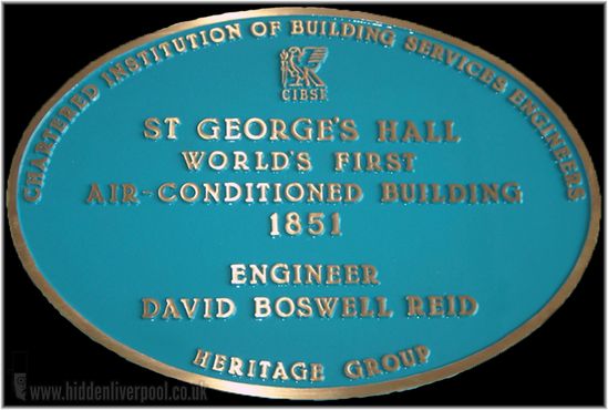 Мемориальная доска, признающая Сент-Джордж-Холл первым в мире зданием с кондиционером
