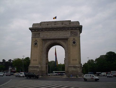Триумфальная арка в Бухаресте, Румыния (Wikimedia Commons)