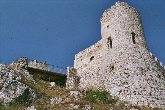 Деревянный мост в крепость