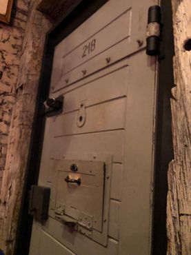 Настоящая тюремная дверь из советского ГУЛАГа