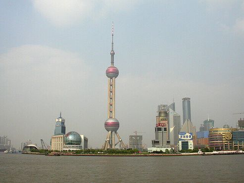 Вид на Шанхай и «Восточную жемчужину»