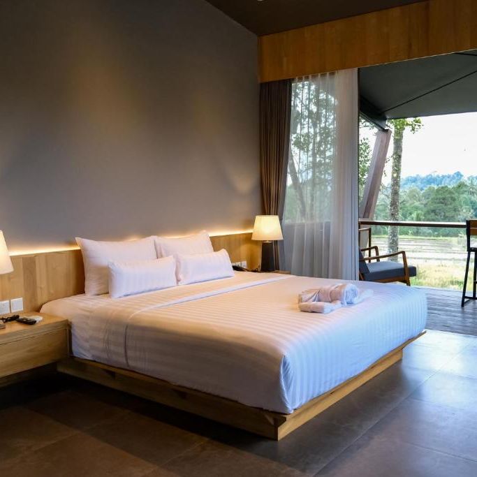 Отели 3*, Отели 4*, Бутик-отели, Отели 5*, Виллы, Глэмпинги, Лоджи