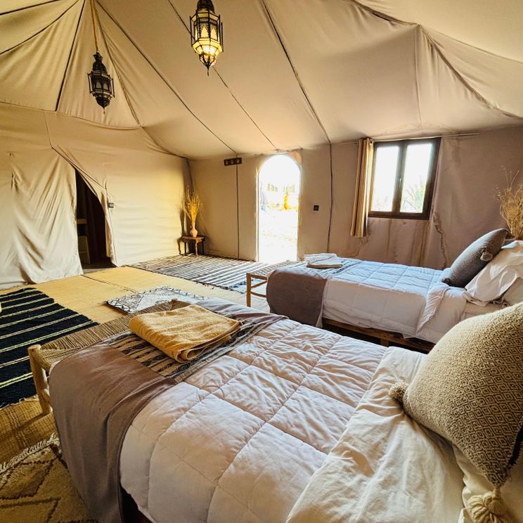 Отели 4*, Палатки