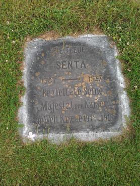 Надгробие над могилой гончей кайзера Сенты