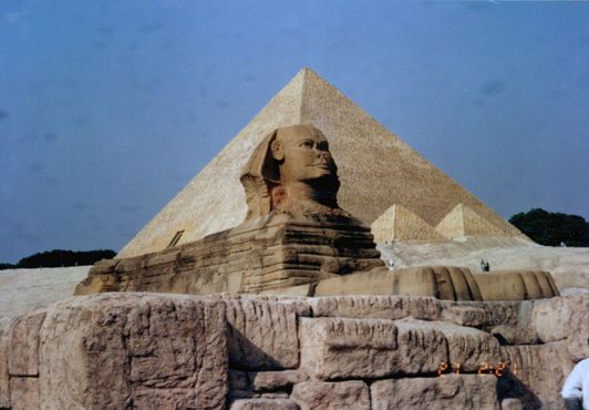 Сфинкс и Великая пирамида Гизы