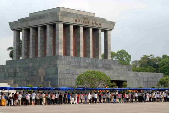 Музей Хо Ши Мина является одним из мест, которые обязательно нужно посетить в Ханое