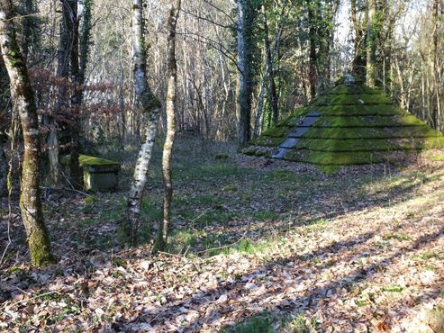 Заброшенное кладбище Ла-Буле