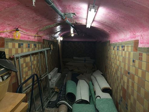 Плитка в майянском стиле в туннеле под 34-й улицей