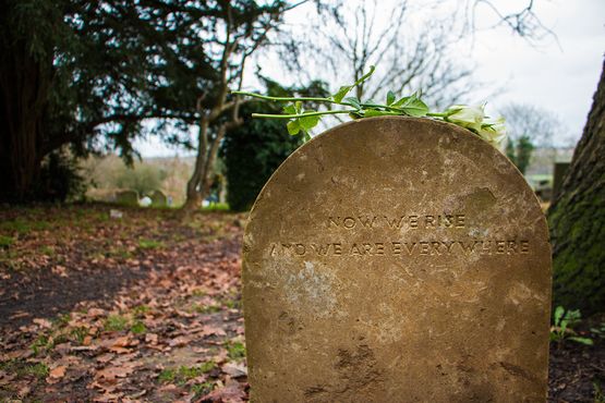 Надгробие Ника Дрейка