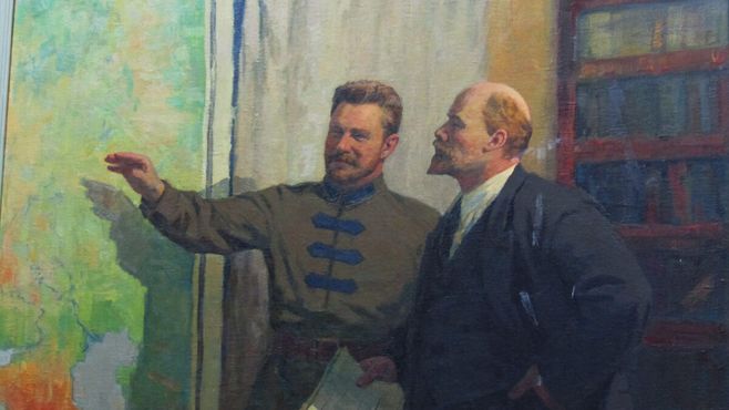 Картина, на которой Фрунзе и Ленин изучают карту