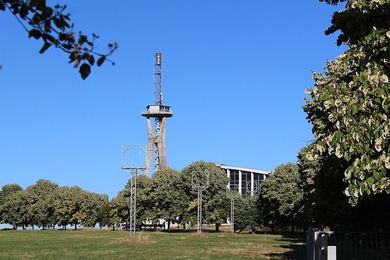 Башня использовалась для передачи «Telesaar» в 1950-х