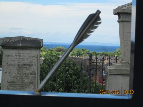 Стрела на кладбище Инвереск