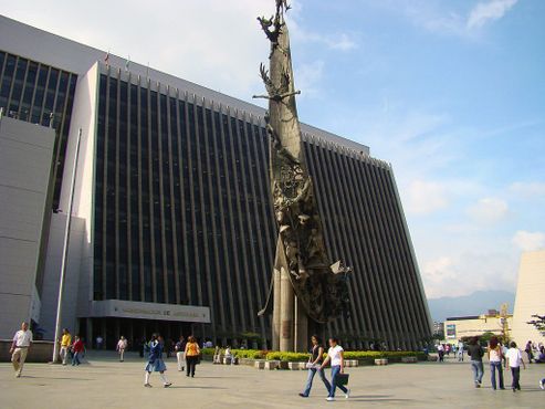 Правительственное здание и монумент