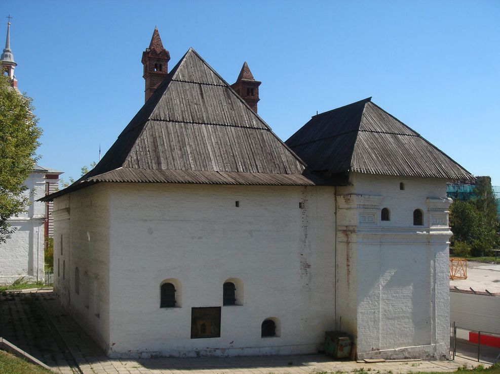 Старый Английский Двор: где находится и что посмотреть рядом