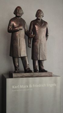 Карл Маркс и его друг Фридрих Энгельс