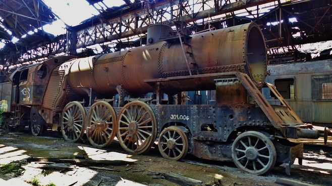Один из двух оставшихся локомотивов «MAV 301» в мире