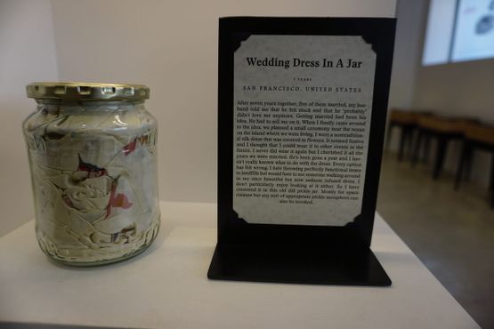 Свадебное платье в банке