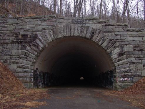 Западный вход в туннель