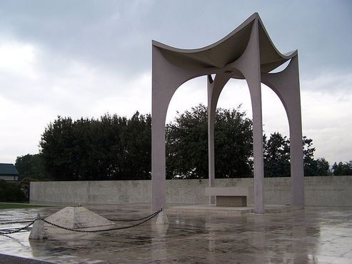 Монумент на Бразильском военном кладбище
